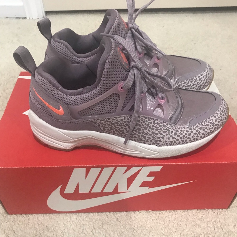 Women’s Nike Huarache Light